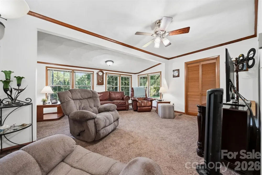 3210 W Calvin Street Claremont, NC 28610