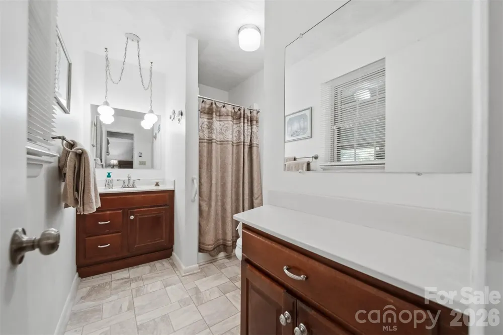 3210 W Calvin Street Claremont, NC 28610