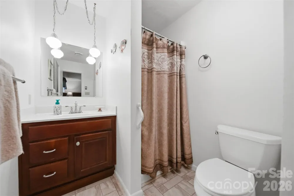 3210 W Calvin Street Claremont, NC 28610