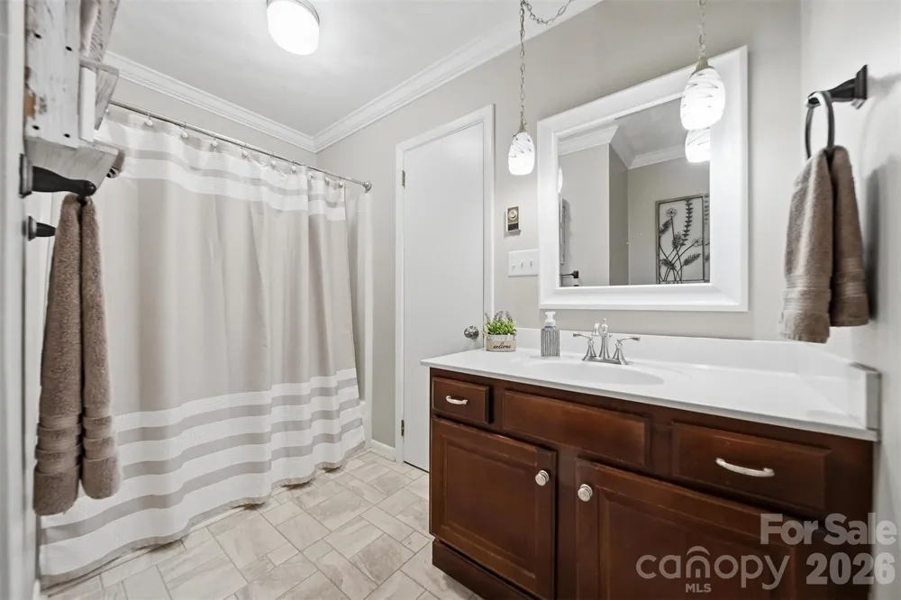 3210 W Calvin Street Claremont, NC 28610