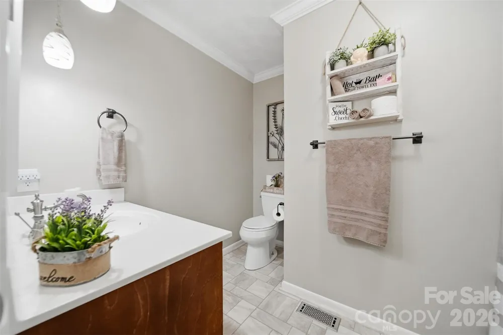3210 W Calvin Street Claremont, NC 28610