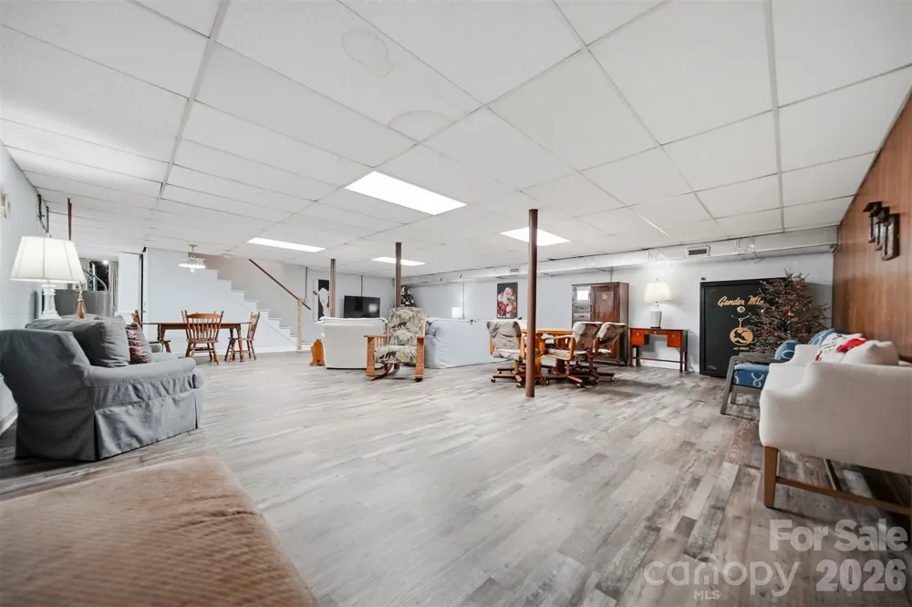 3210 W Calvin Street Claremont, NC 28610