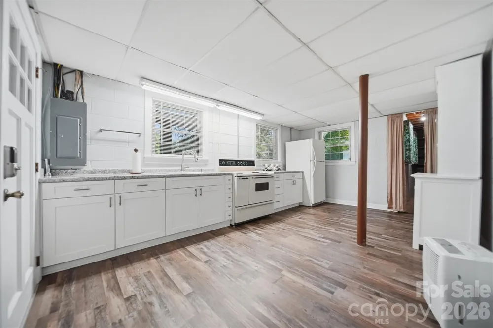 3210 W Calvin Street Claremont, NC 28610