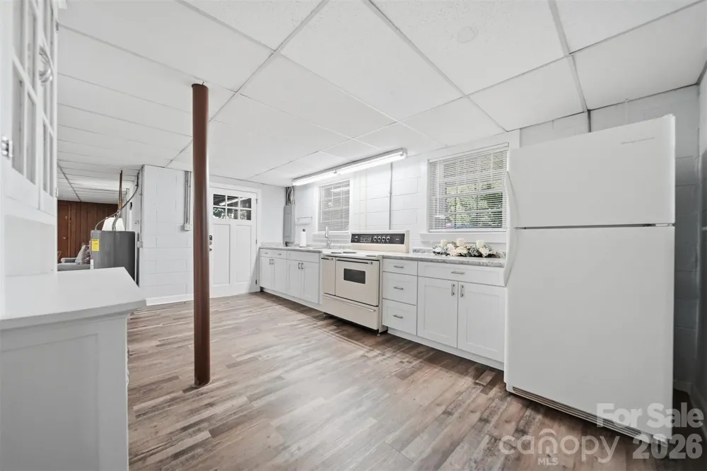 3210 W Calvin Street Claremont, NC 28610