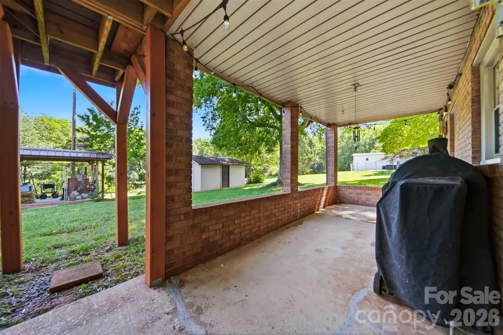 3210 W Calvin Street Claremont, NC 28610