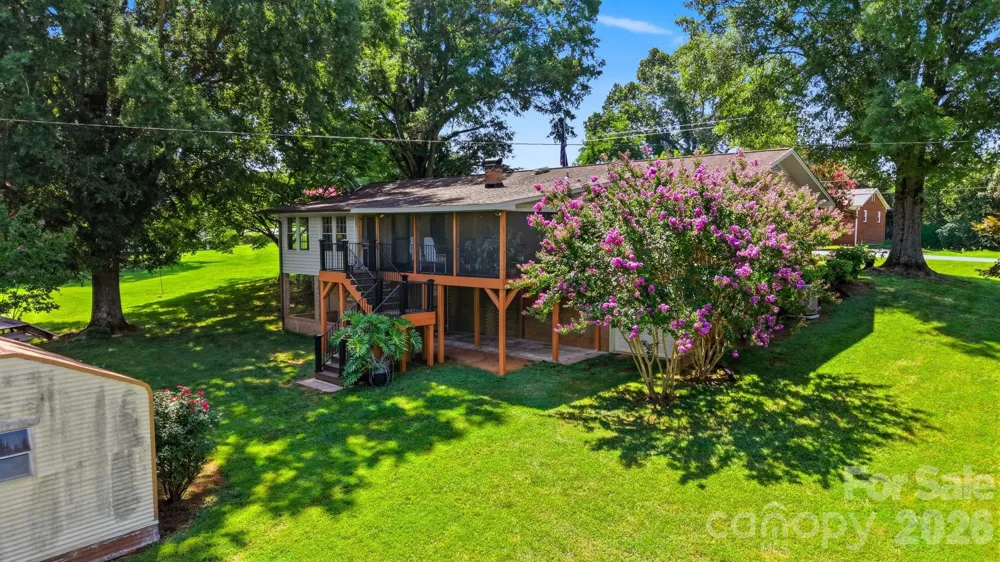 3210 W Calvin Street Claremont, NC 28610