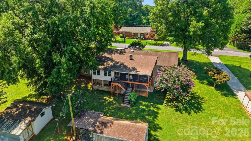 3210 W Calvin Street Claremont, NC 28610