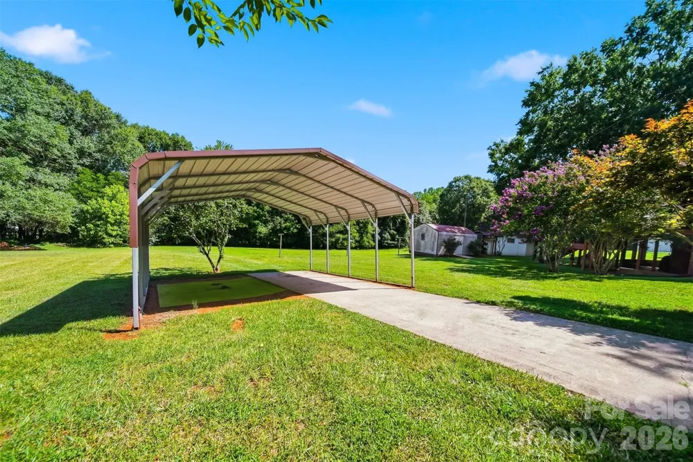 3210 W Calvin Street Claremont, NC 28610