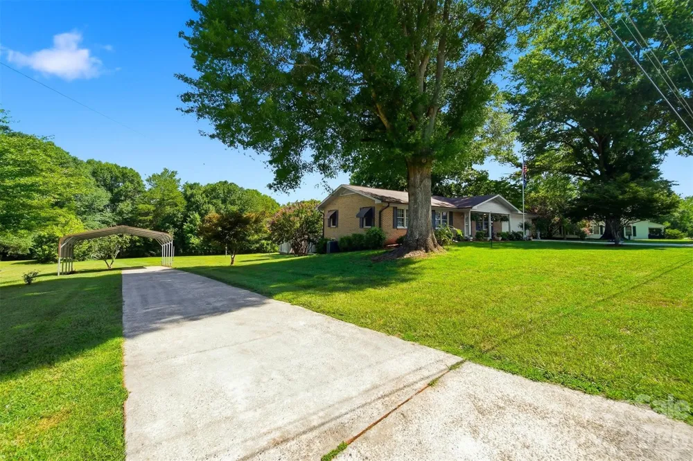 3210 W Calvin Street Claremont, NC 28610