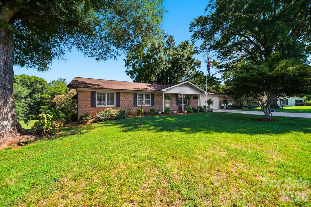 3210 W Calvin Street Claremont, NC 28610
