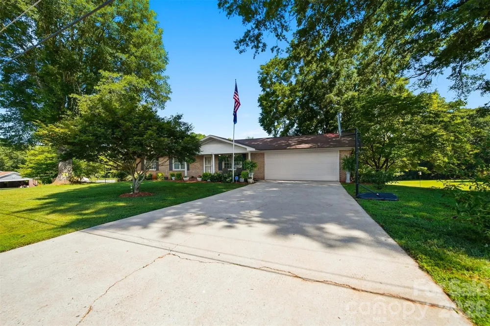 3210 W Calvin Street Claremont, NC 28610