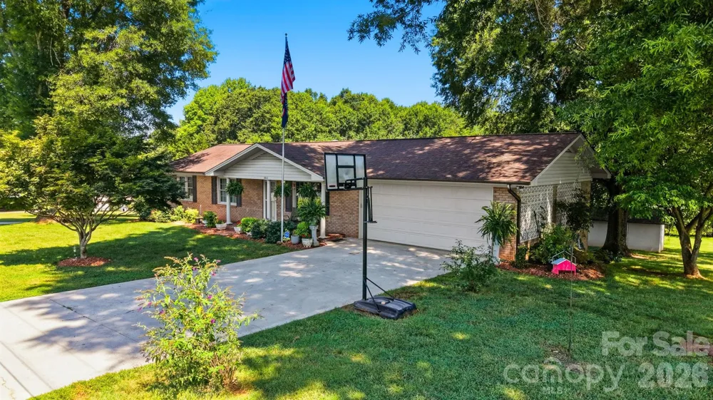 3210 W Calvin Street Claremont, NC 28610