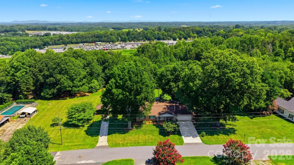 3210 W Calvin Street Claremont, NC 28610