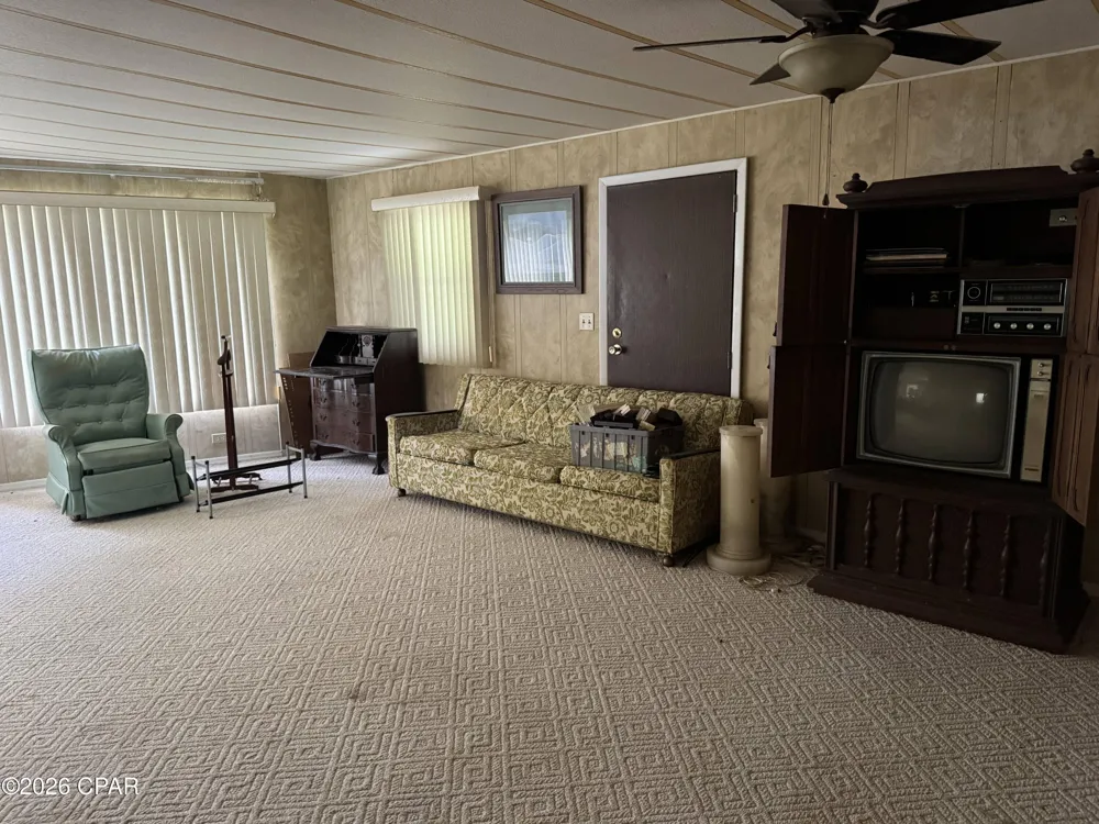 1929 Holmes Creek Road Graceville, FL 32440