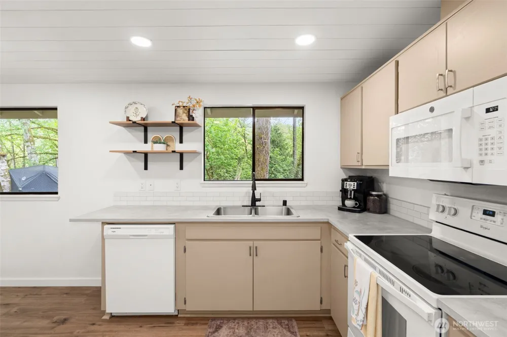 708 NE Eaton Court Castle Rock, WA 98611