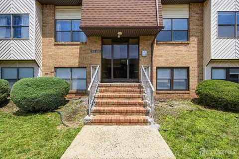 1913 Raspberry Court