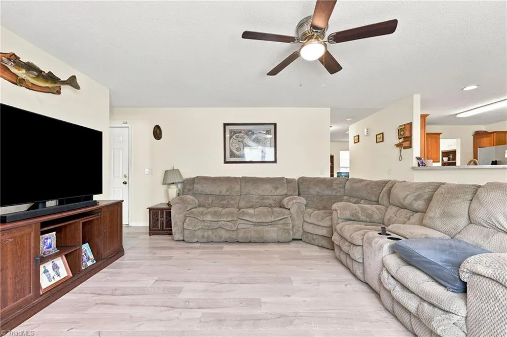 7027 Hill N Dale Drive Kernersville, NC 27284