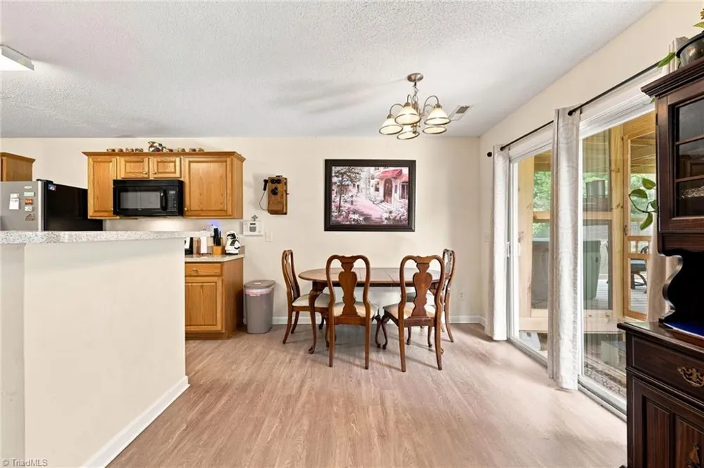 7027 Hill N Dale Drive Kernersville, NC 27284
