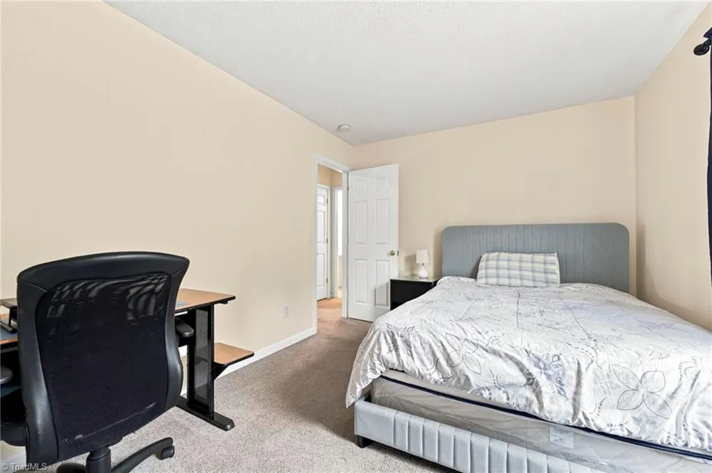 7027 Hill N Dale Drive Kernersville, NC 27284