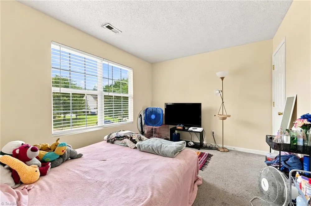 7027 Hill N Dale Drive Kernersville, NC 27284