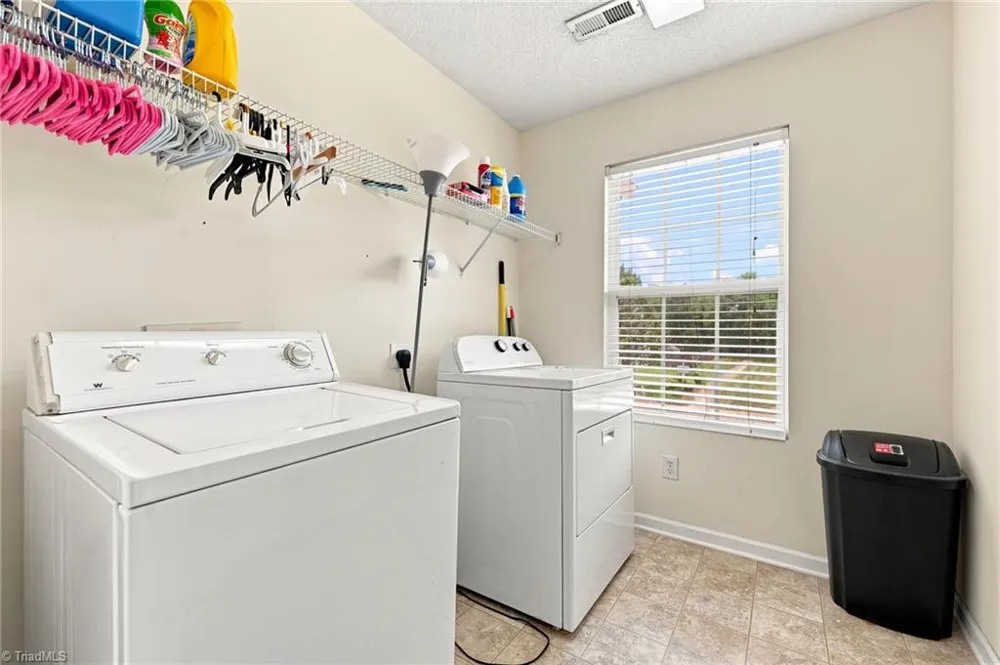 7027 Hill N Dale Drive Kernersville, NC 27284
