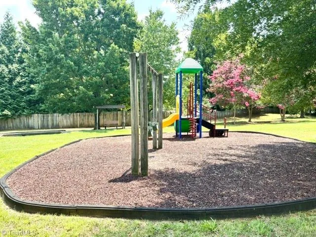 7027 Hill N Dale Drive Kernersville, NC 27284