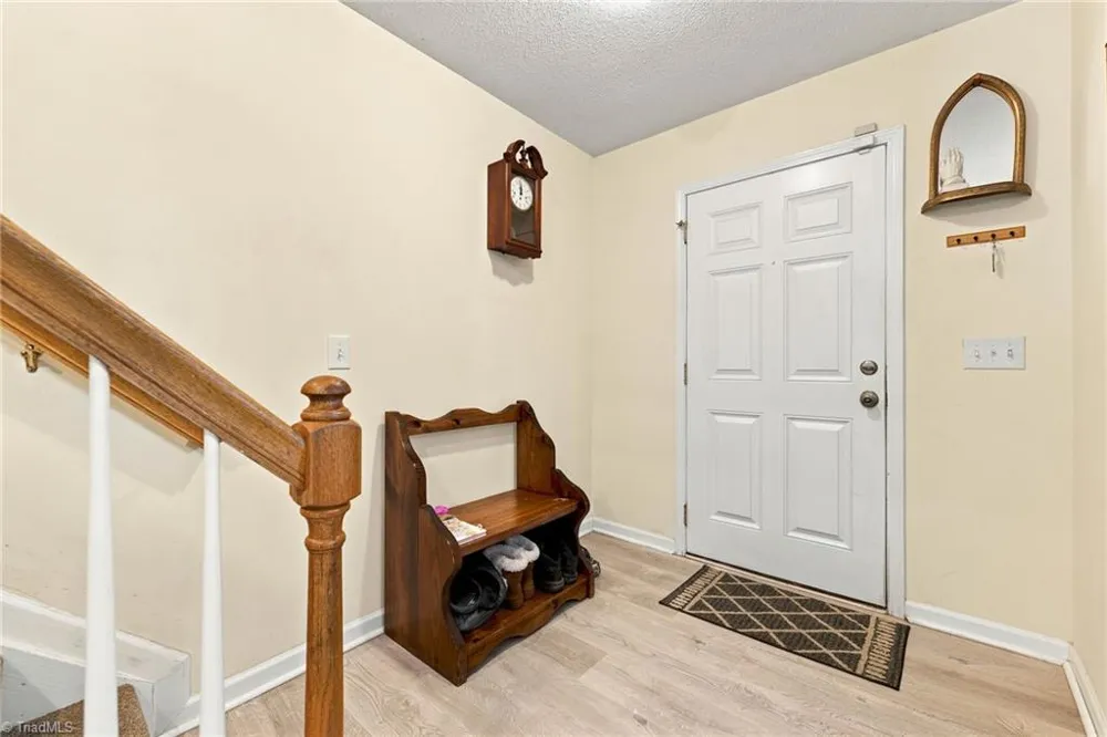 7027 Hill N Dale Drive Kernersville, NC 27284