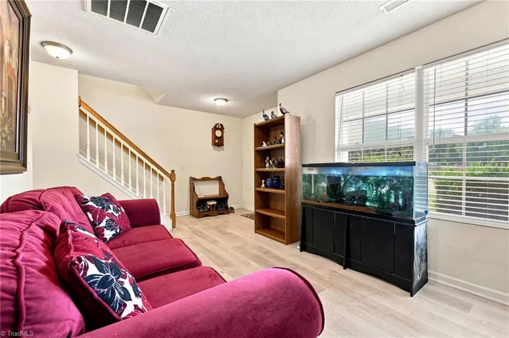 7027 Hill N Dale Drive Kernersville, NC 27284