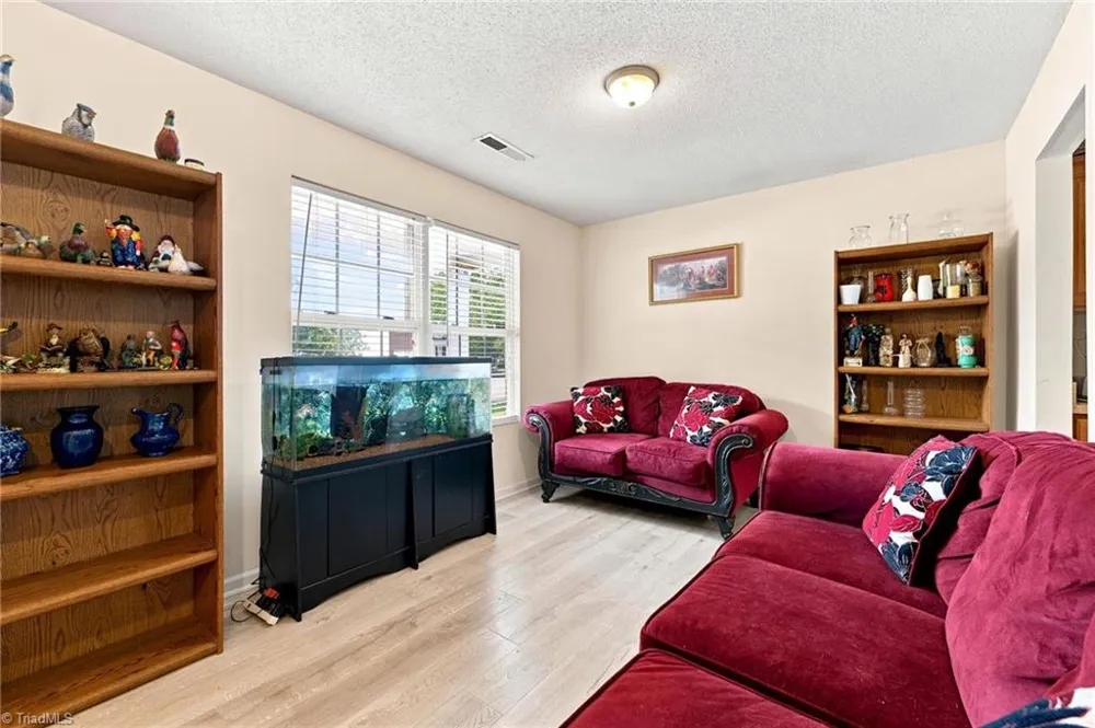7027 Hill N Dale Drive Kernersville, NC 27284