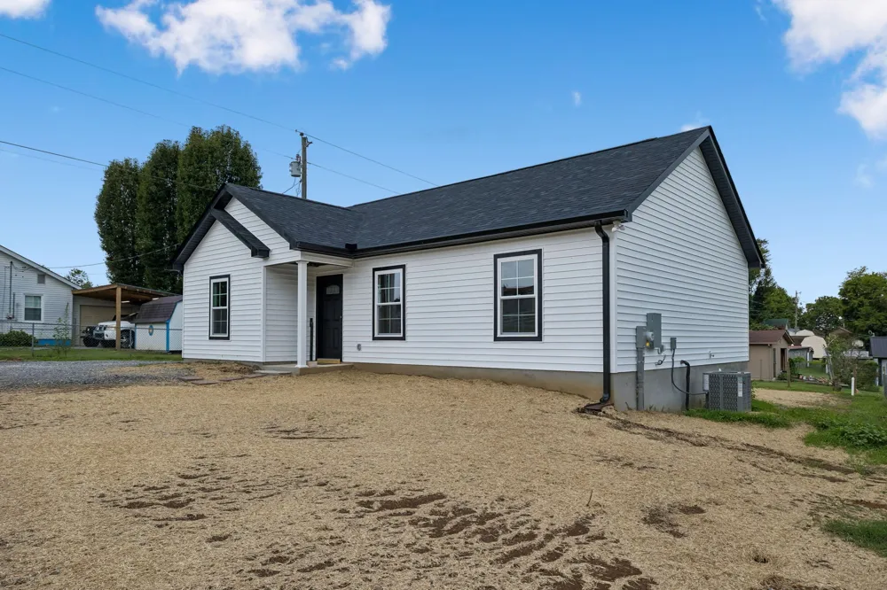 102 Hills St Woodbury, TN 37190