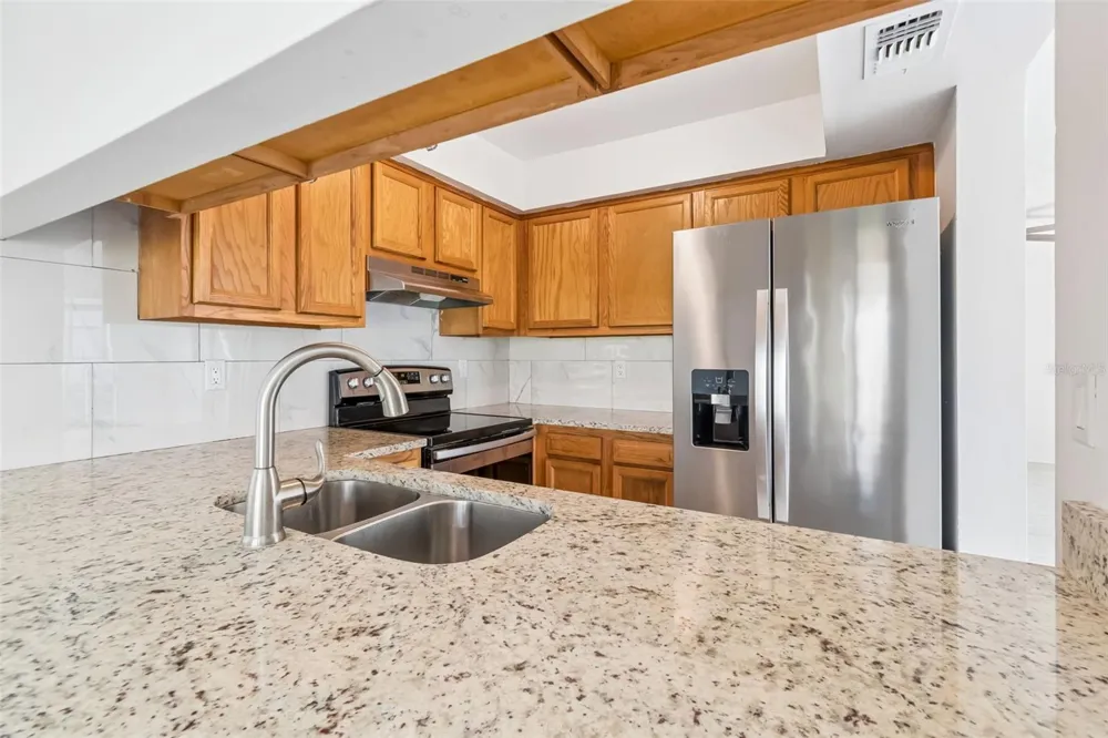 5182 SUNRIDGE PALMS DRIVE #5182 Tampa, FL 33617