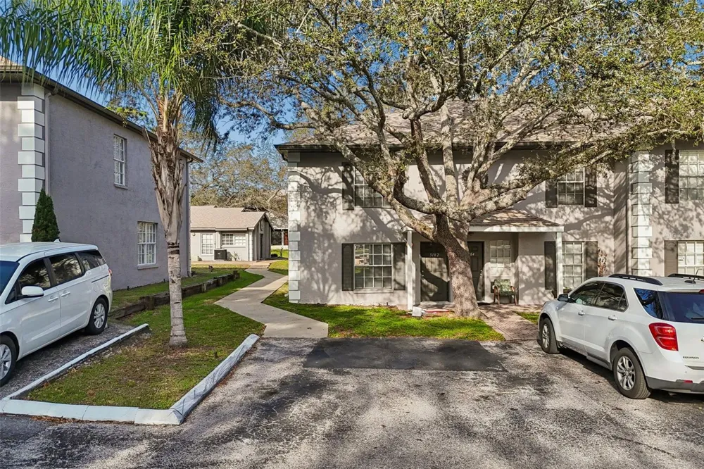 5182 SUNRIDGE PALMS DRIVE #5182 Tampa, FL 33617