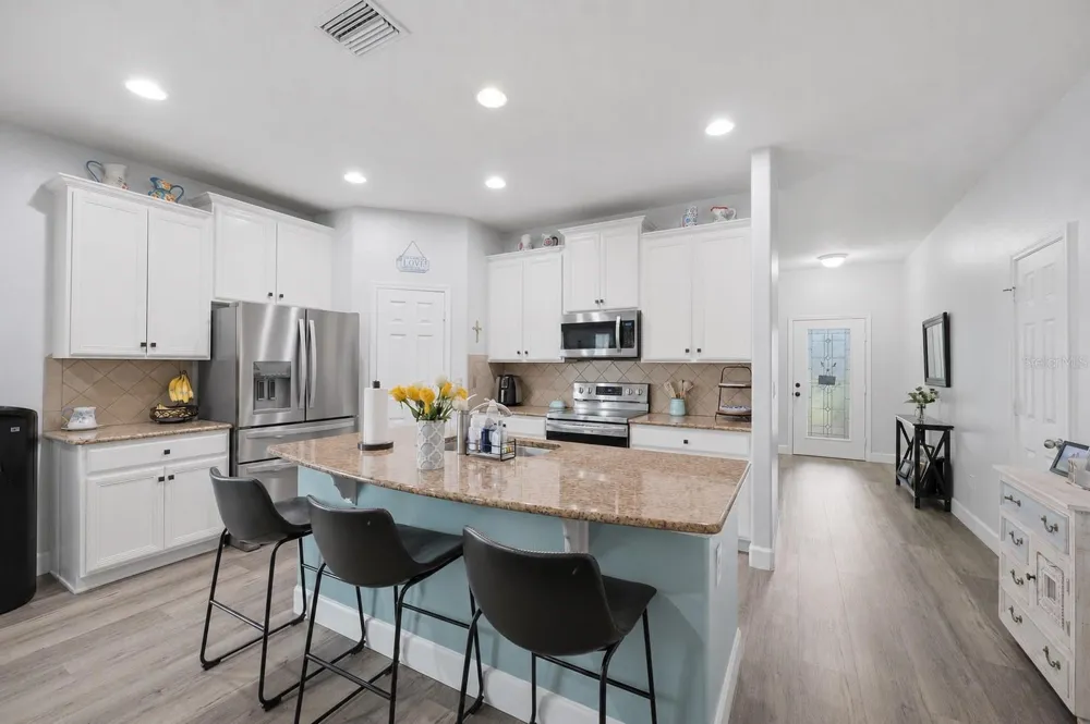 2814 MAPLE BROOK LOOP Lutz, FL 33558