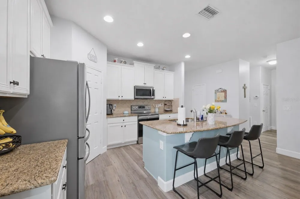 2814 MAPLE BROOK LOOP Lutz, FL 33558