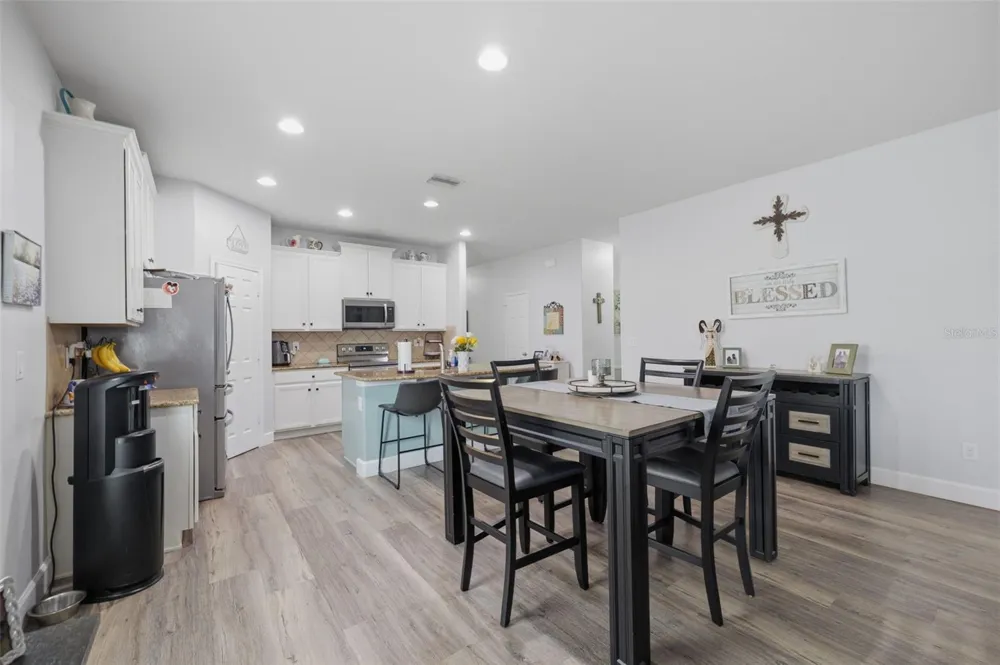 2814 MAPLE BROOK LOOP Lutz, FL 33558