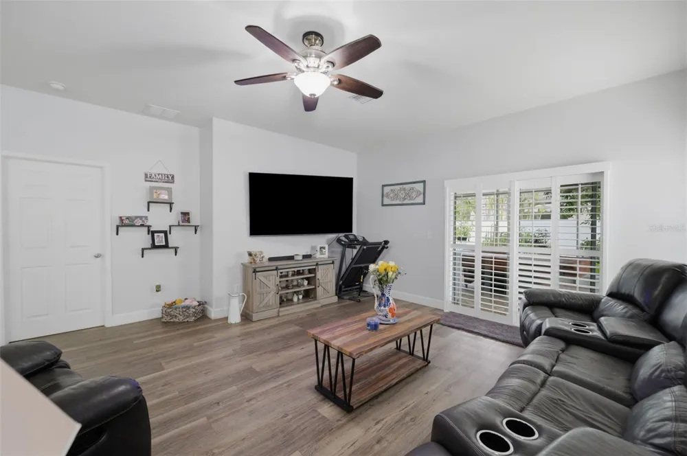 2814 MAPLE BROOK LOOP Lutz, FL 33558