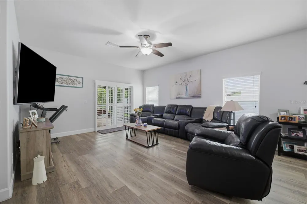 2814 MAPLE BROOK LOOP Lutz, FL 33558