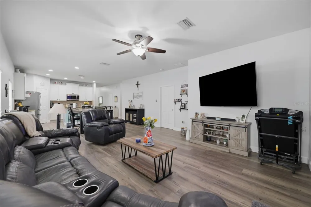 2814 MAPLE BROOK LOOP Lutz, FL 33558
