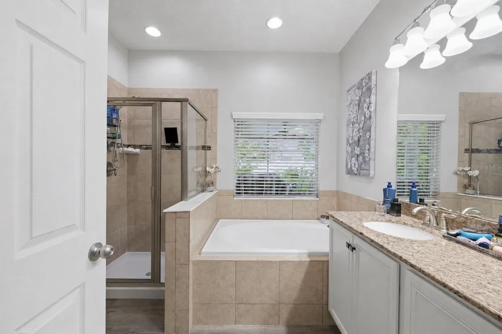 2814 MAPLE BROOK LOOP Lutz, FL 33558