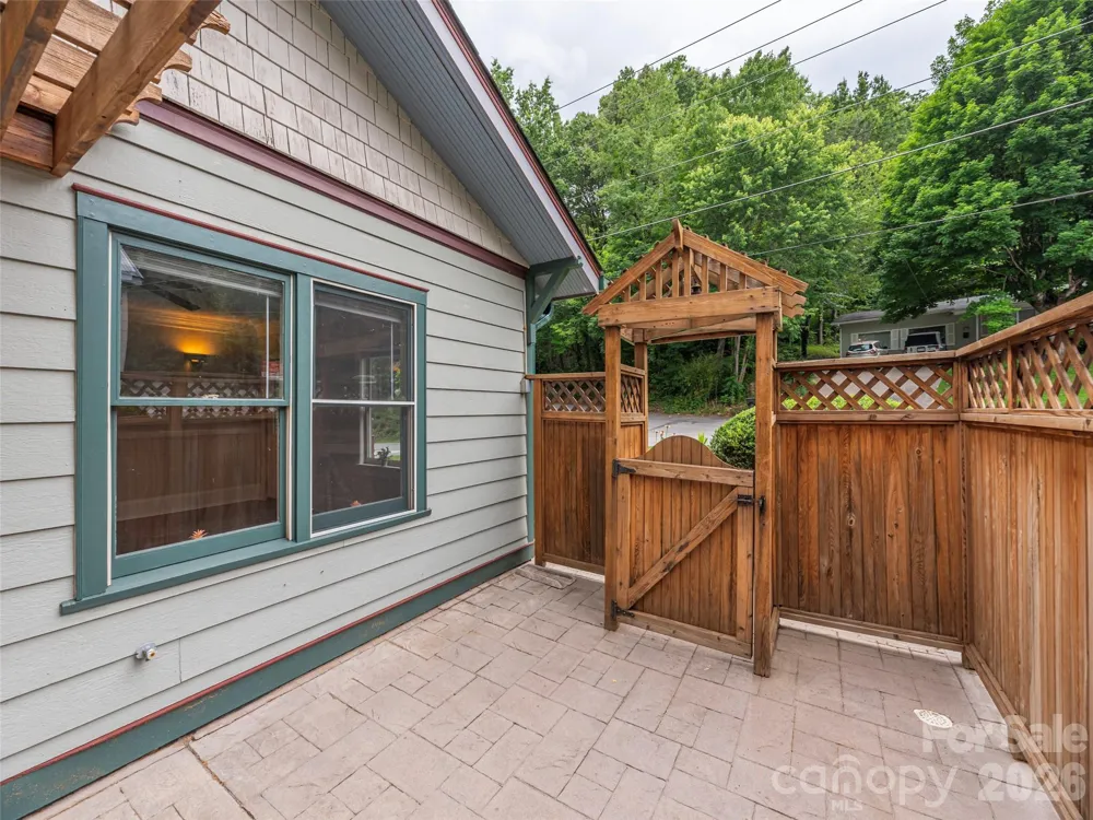 136 Assembly Street Waynesville, NC 28786