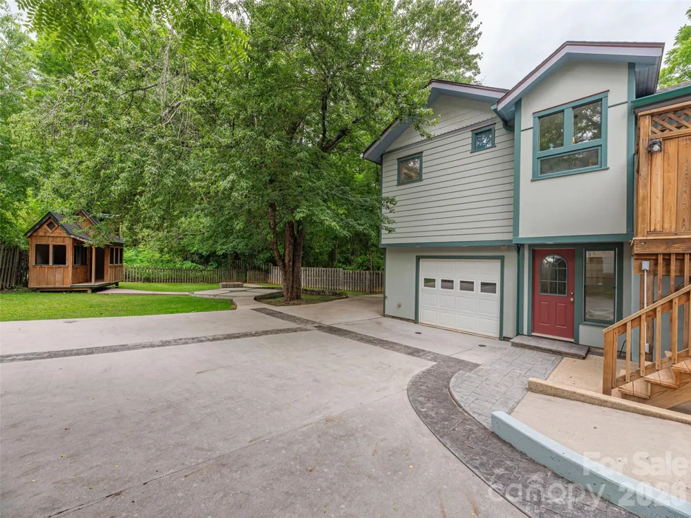136 Assembly Street Waynesville, NC 28786