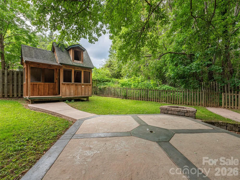 136 Assembly Street Waynesville, NC 28786