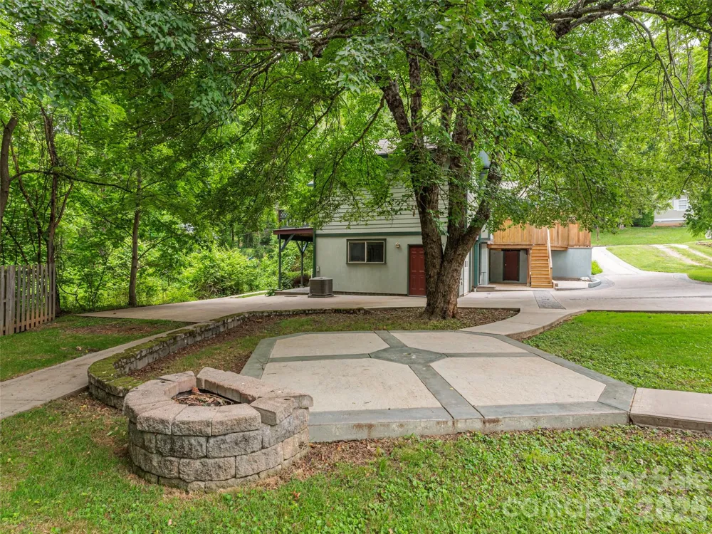 136 Assembly Street Waynesville, NC 28786