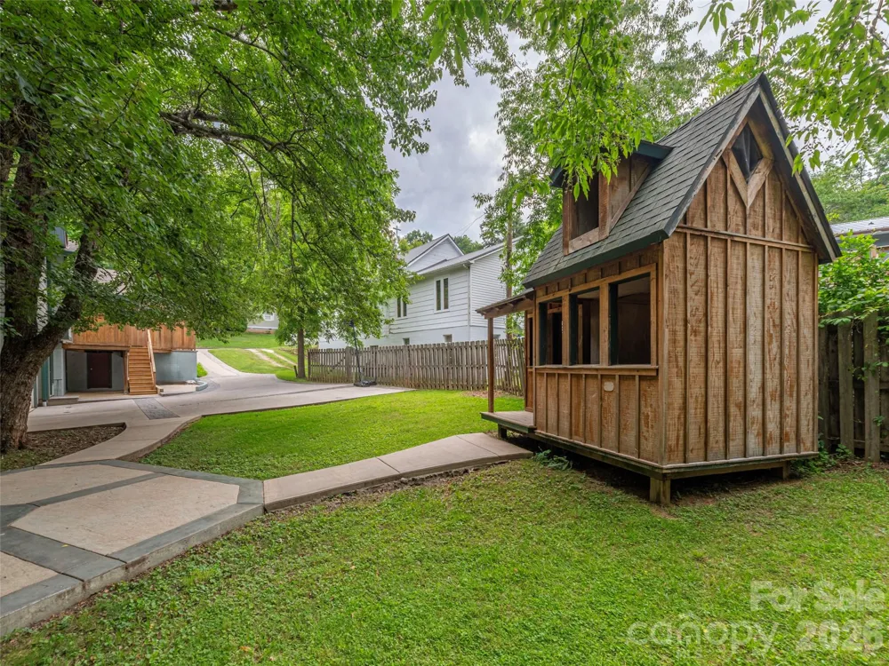 136 Assembly Street Waynesville, NC 28786