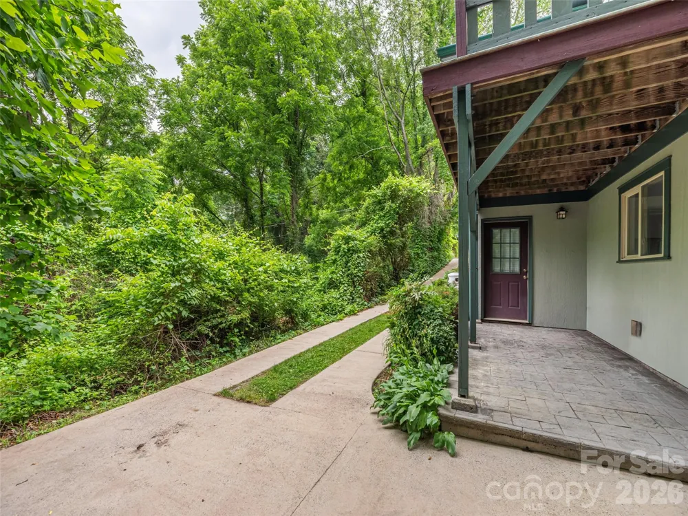 136 Assembly Street Waynesville, NC 28786