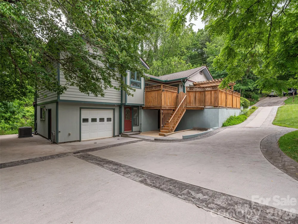136 Assembly Street Waynesville, NC 28786