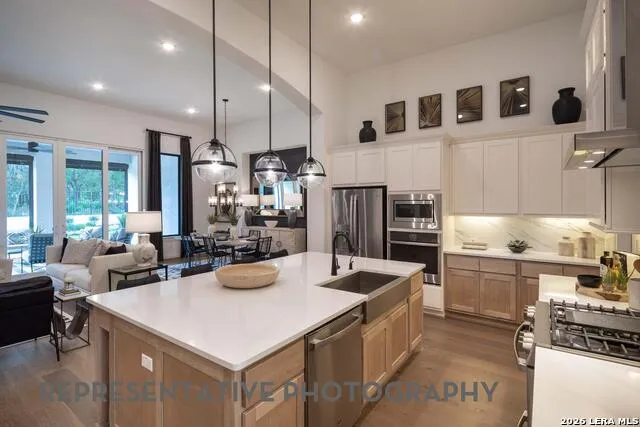 6992 Hallie Hunt Schertz, TX 78154
