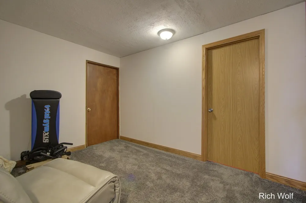 8611 Mohawk Trail Winfield Township, MI 49329