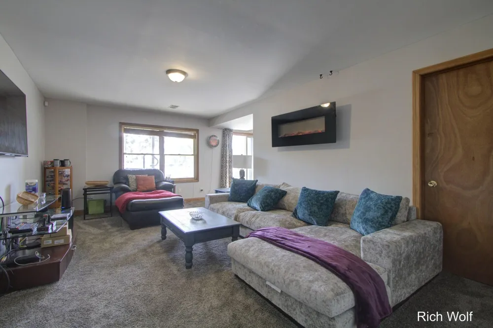 8611 Mohawk Trail Winfield Township, MI 49329