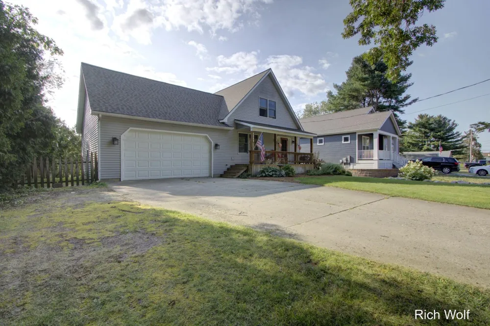 8611 Mohawk Trail Winfield Township, MI 49329